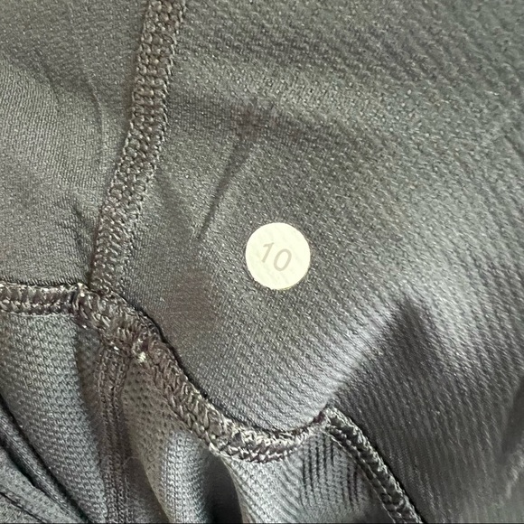 Lululemon Tame Me Tank Top - Size 10 - Picture 8 of 8